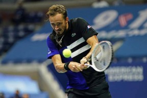 爱游戏-阿扎伦卡巅峰对决，穆雷与70激战瑞士队分钟，绝杀胜负难料！的简单介绍