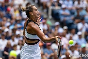 AYX-阿扎伦卡在巴塞罗那比赛中问鼎冠军，连败引发热议！的简单介绍